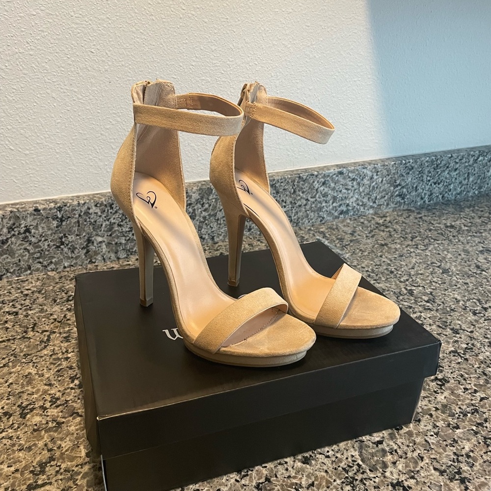 Windsor nude heels, size 7 1/2
